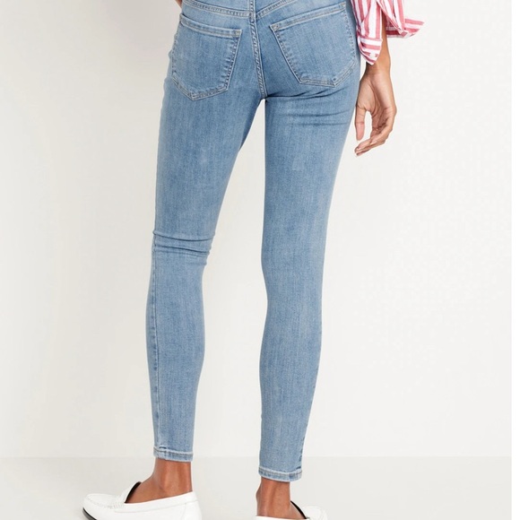 Women’s Old Navy Rockstar Super Skinny Mid Rise Jeans in light wash, size 14 - Picture 3 of 11